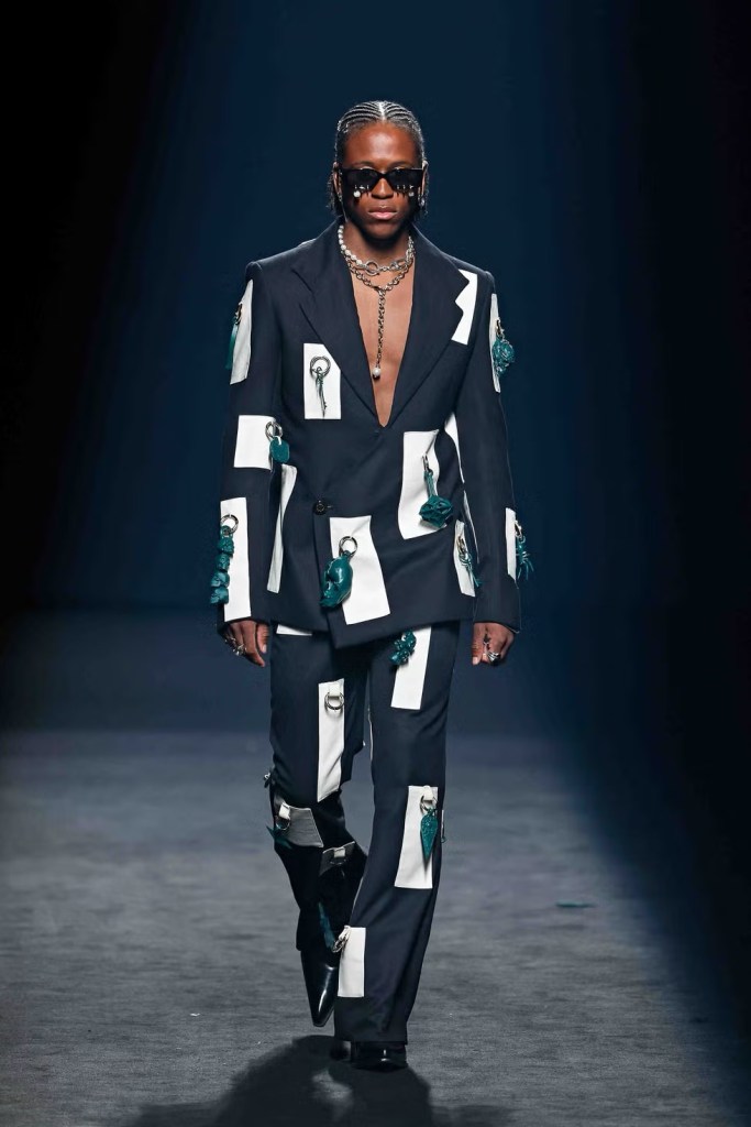 Shaqtwelve desfilando en la fashion week